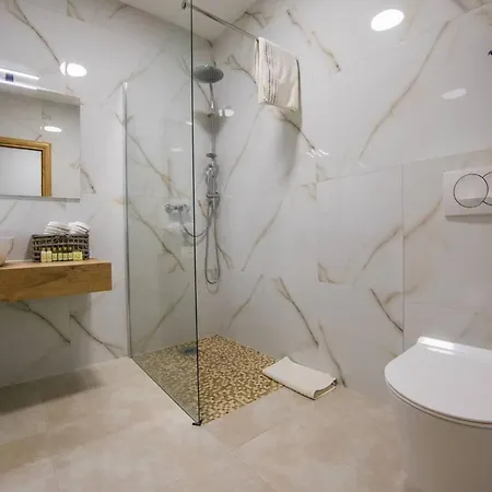 Quiet Land With Pool And Badminton Court Villa Mlini
