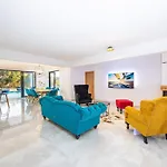 Quiet Land With Pool And Badminton Court Mlini