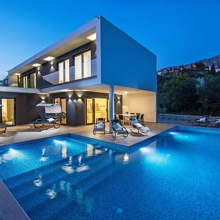 Quiet Land With Pool And Badminton Court *